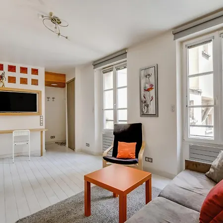 Pick A Flat's In île De La Cité - Rue Chanoinesse *